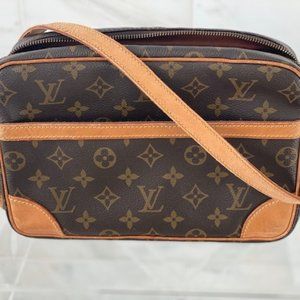 Authentic LOUIS VUITTON TROCADERO 27 Monogram Shoulder Bag